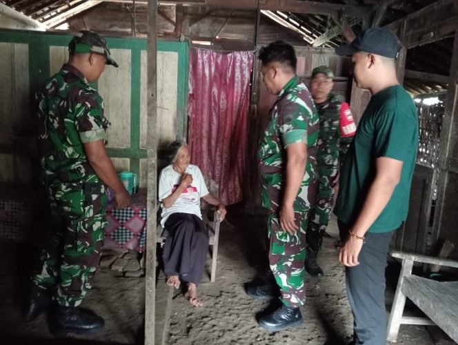 
					Koramil/20Tambakromo Berbagi Paket Sembako, Warga Desa Mangunrekso Terharu!