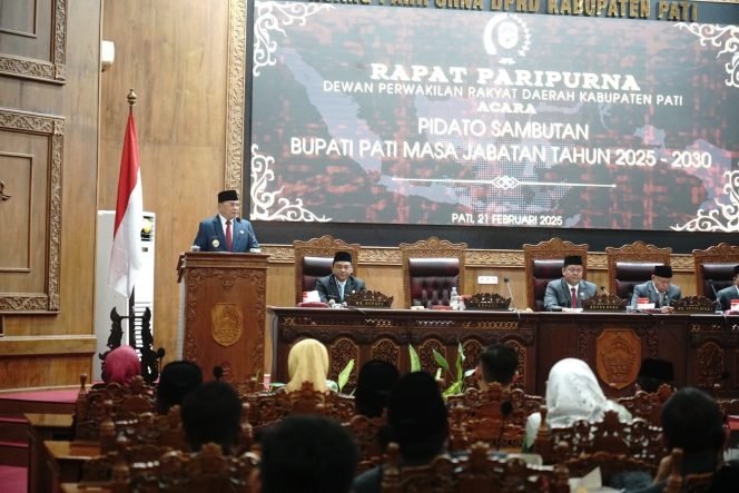 
					Bupati Pati Sudewo dan Wakil Bupati Risma Ardhi Chandra menghadiri Rapat Paripurna Istimewa
