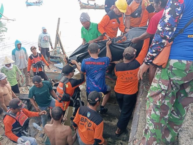 
					Evakuasi Jenazah Korban Kecelakaan Laut di Perairan Banyutowo Pati Berhasil Dilakukan