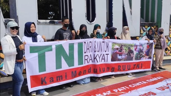 
					Ratusan Warga Pati Gelar Aksi Damai Dukung UU TNI 