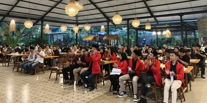 
					DPD GMNI Lampung Peringati Dies Natalis ke-71 dengan Dialog Marhaenis, Potong Tumpeng, dan Buka Bersama