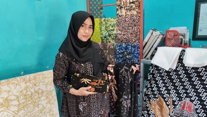 
					Sarung Batik Asmaradana Pati Laris Manis Jelang Lebaran, Harga Mulai Rp 100 Ribu  