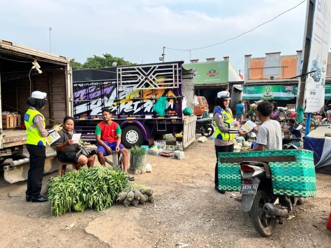 
					Polresta Pati Sosialisasikan Program Pembebasan Tunggakan PKB di Pasar Puri