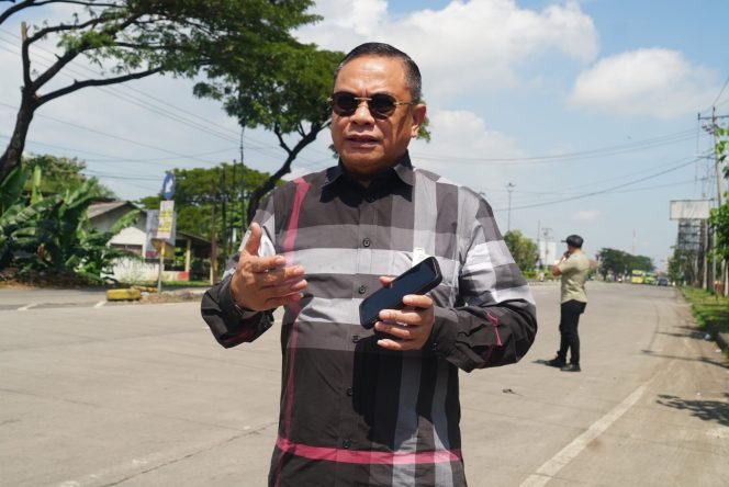 
					Bupati Pati Tinjau Lokasi Pembangunan Jalan Dua Jalur