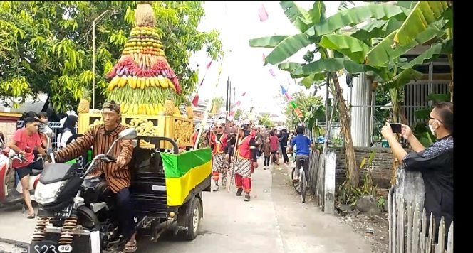 
					Suasana Meriah Kirab Sedekah Bumi Di Desa Geritan