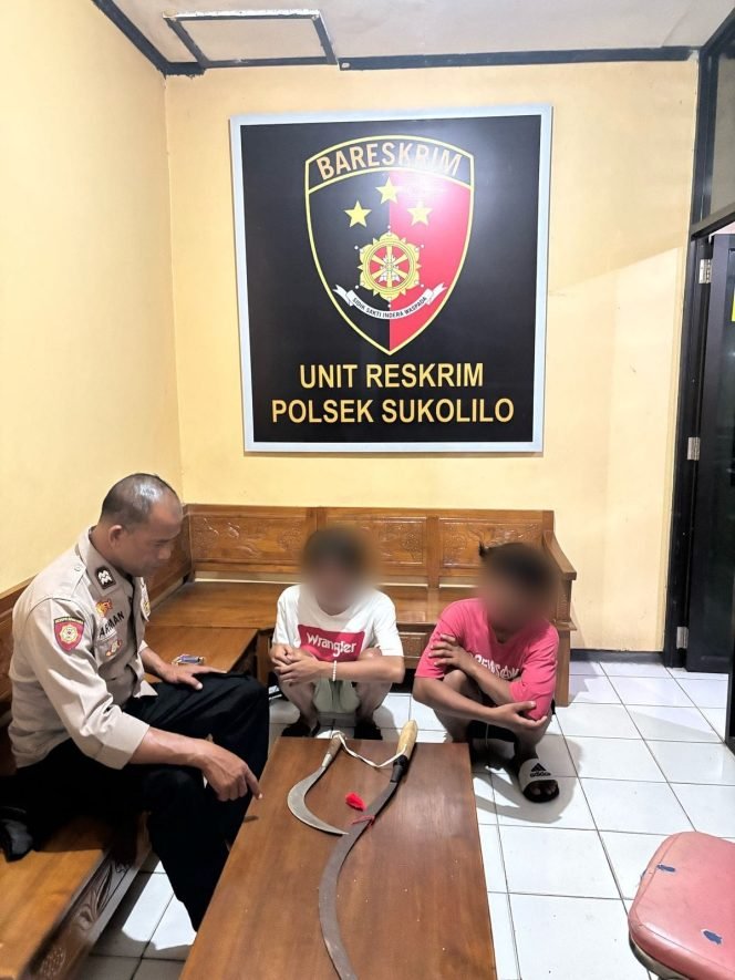 
					Tawuran Antarkelompok Gangster Bersenjata Tajam Gegerkan Sukolilo, Dua Pelaku Diamankan Polisi