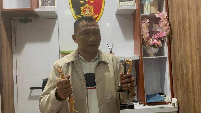 
					Balai Desa Langse Dirusak dengan Ketapel, Satu Tersangka Diamankan