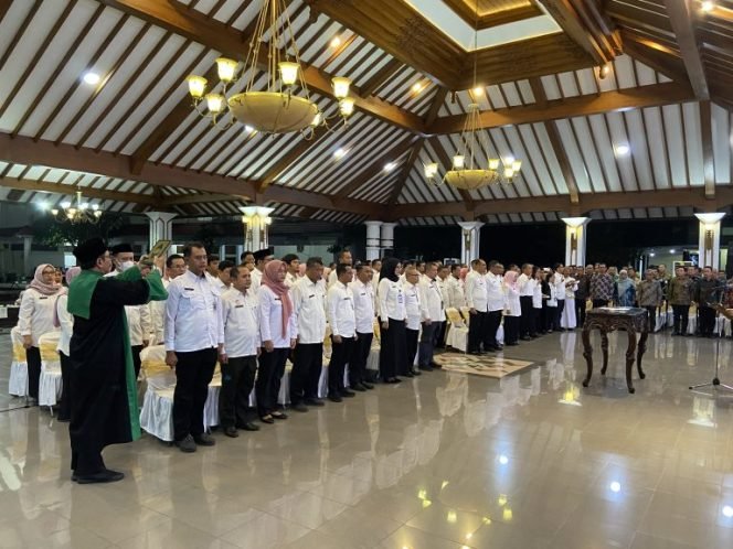 
					Bupati Pati Lantik 90 Pejabat Administrator dan Pengawas