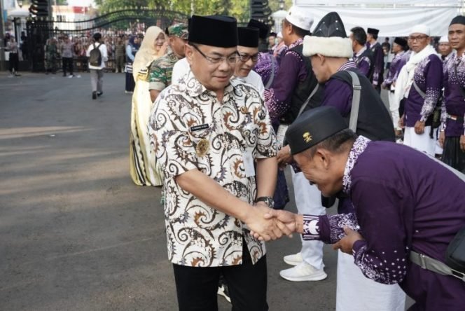 
					Bupati Pati Sambut Kedatangan Jemaah Haji, Doakan Jadi Teladan Spiritualitas