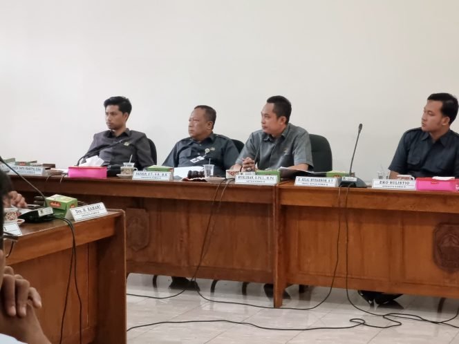 
					Komisi B DPRD Pati Sinkronkan Masukan Raperda PKL, Libatkan OPD hingga Akademisi