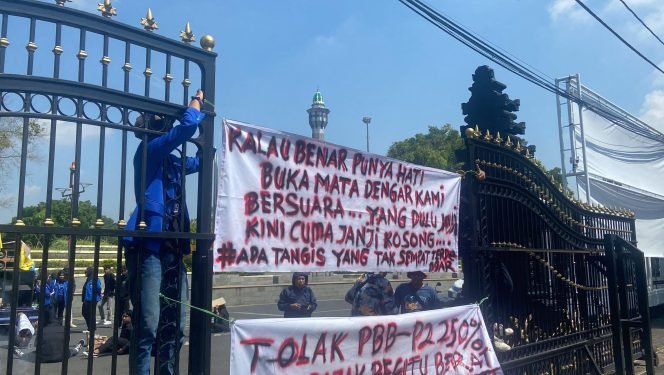 
					PMII Pati Gelar Aksi Tolak Kenaikan PBB di Depan Pendapa Kabupaten Pati