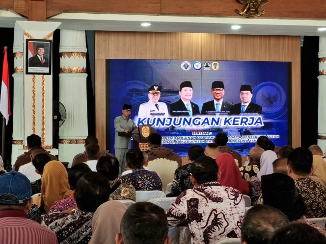 
					Menteri Desa Puji Potensi Pati, Siapkan Program Terpadu untuk 401 Desa 5 Kelurahan