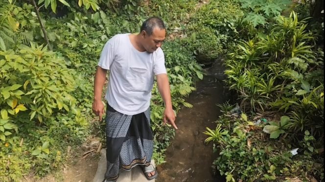 
					Heboh! Warga Prawoto Temukan Uang Ratusan Ribu di Selokan, Viral di Medsos