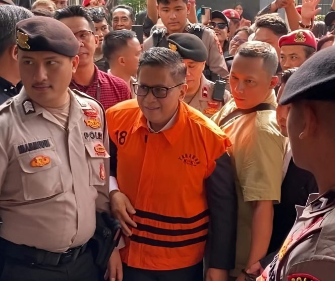 
					Hasto Kristiyanto Jalani Sidang ke-19, Soroti Upaya Daur Ulang Hukum yang Sudah Inkrah