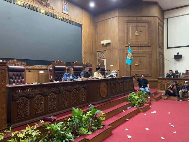 
					DPRD Pati Sepakat Gunakan Hak Angket dan Bentuk Pansus Usai Kericuhan Demo Pemakzulan Bupati