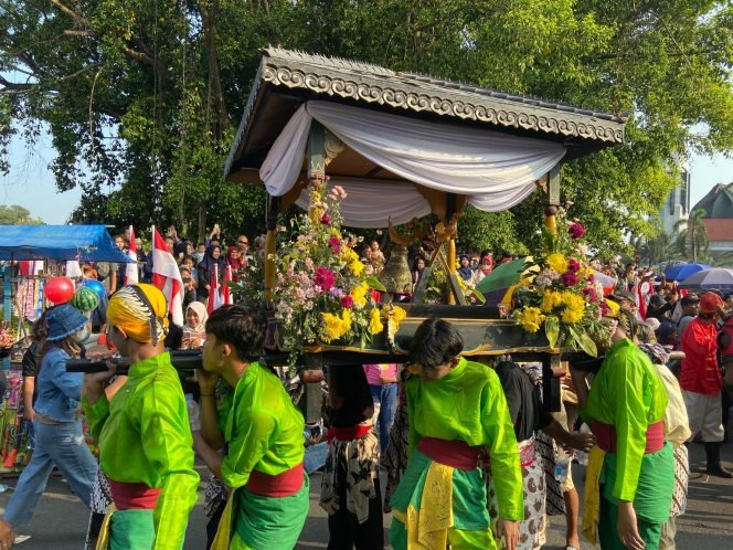 
					Kirab Boyongan Warnai Hari Jadi ke-702 Pati, Bupati Umumkan Penyesuaian Kenaikan PBB-P2