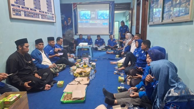 
					DPC Partai Demokrat Pati Rayakan HUT ke-24 dengan Tasyakuran dan Santunan Anak Yatim