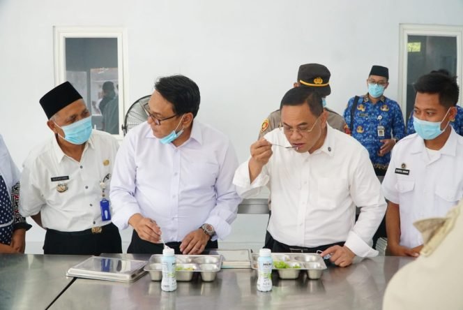 
					Bupati Pati Tinjau Dapur Program Makan Bergizi Gratis di Desa Banyutowo