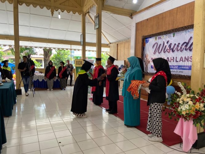 
					50 Lansia Desa Bajomulyo Ikuti Wisuda Sekolah Lansia di Kecamatan Juwana