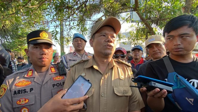 
					KOMPRES Gelar Aksi Damai Tolak Premanisme di Tayu, Camat dan Kapolsek Turun Langsung Temui Massa