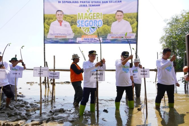 
					Bupati Pati Hadiri Penanaman Mangrove Serentak Program “Mageri Segoro” 2025
