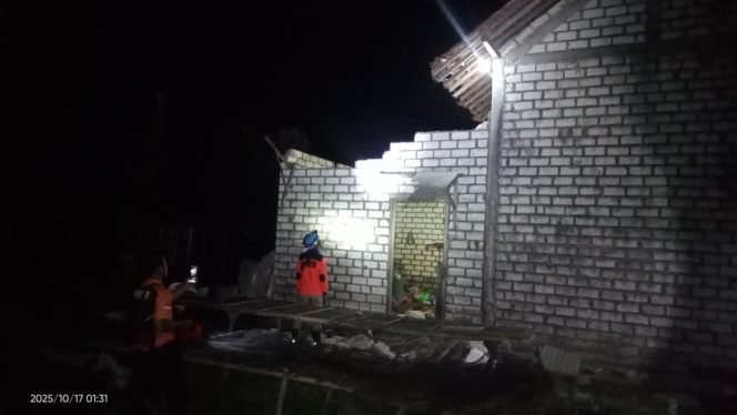 
					Puting Beliung Terjang Dukuhseti Pati, 22 Rumah Rusak dan Satu Roboh