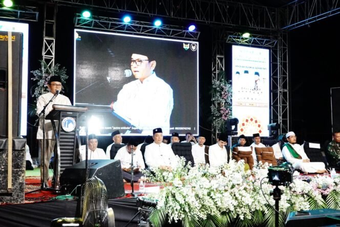 
					Pati Bersholawat Meriahkan Milad ke-10 Al Azhar, Plt. Bupati Tekankan Peran Pendidikan