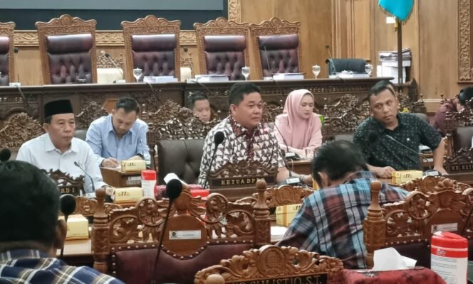 
					Jalan Rusak Ditanami Pohon Pisang, Ketua DPRD Pati Pastikan Perbaikan Tahun 2026