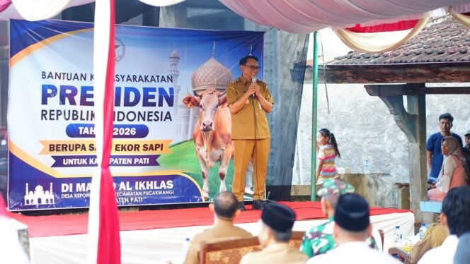 
					Plt Bupati Pati Serahkan Sapi Kurban Bantuan Presiden Prabowo untuk Warga Pucakwangi