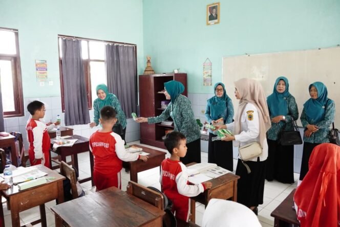 
					Bunda Literasi Pati Ajak Siswa SDN 03 Pucakwangi Gemar Membaca