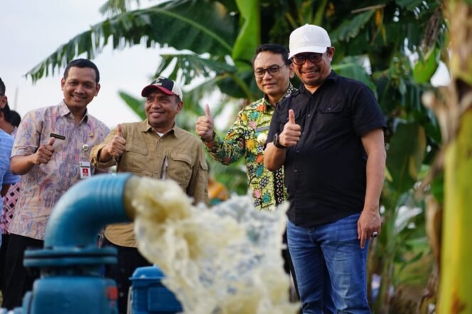 
					Petani Sukolilo dan Kayen Terima Bantuan Pompa dari Kementan untuk Atasi Lahan Tergenang