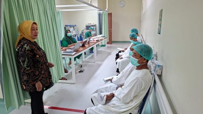 
					Puluhan Warga dari Lima Kabupaten Ikuti Skrining Operasi Katarak Gratis di RSUD Soewondo Pati