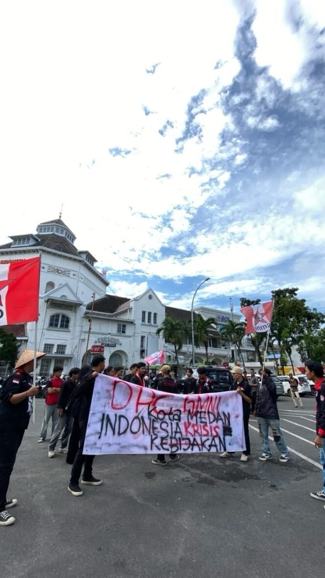 
					GMNI Kota Medan Demo di Depan Kantor DPRD, Soroti Rapor Merah Tata Kelola Pemerintahan