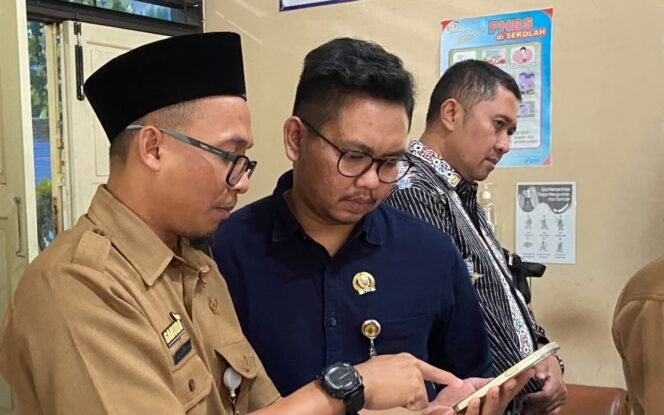 
					DPRD Ingatkan Sekolah Tak Boleh Membebani Orang Tua Lewat Penjualan Seragam